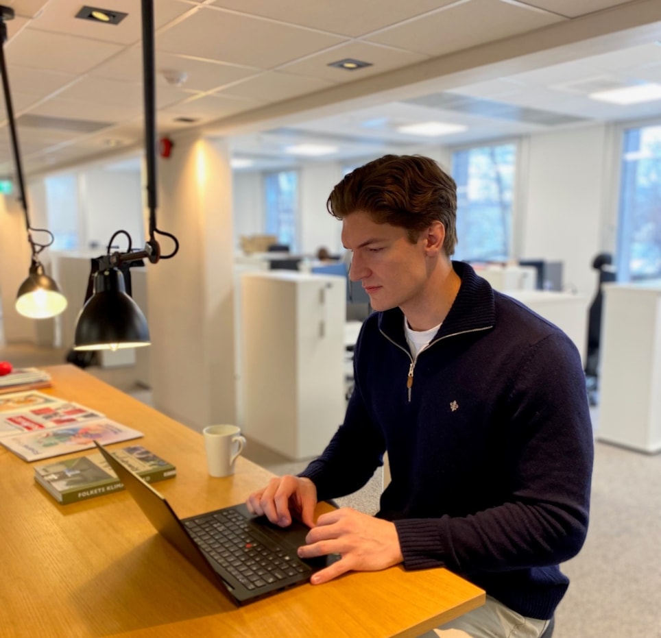 Bilde av Espen som er ansatt i Finans Norge Forsikrinsgdrift. Foto.